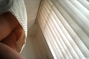 Розовый гигантский фаллоимитатор для Алексис Любовь в костюме