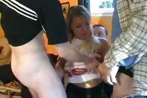  Анастасия Роза сильно ударяет
