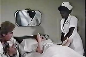 Ее половые губы вот-вот разорвутся